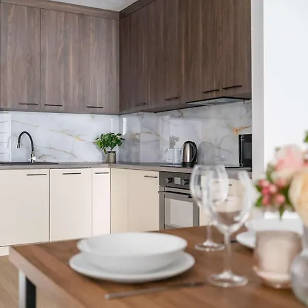 Spacious With Parking Near The Old Town By Renters