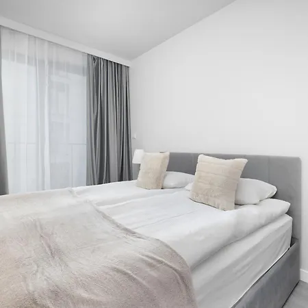 Spacious With Parking Near The Old Town By Renters