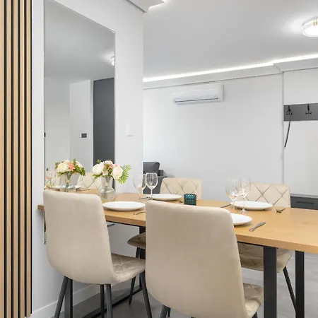 Apartmán Spacious With Parking Near The Old Town By Renters Lublin