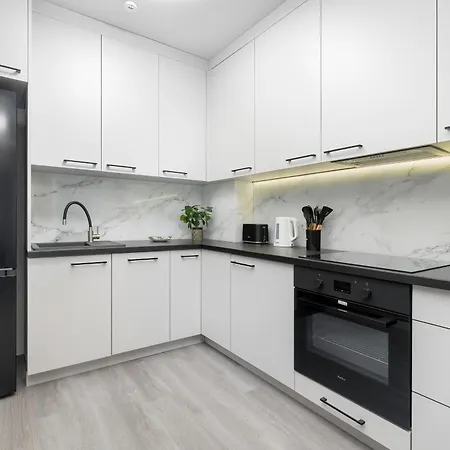 Spacious With Parking Near The Old Town By Renters Apartmán