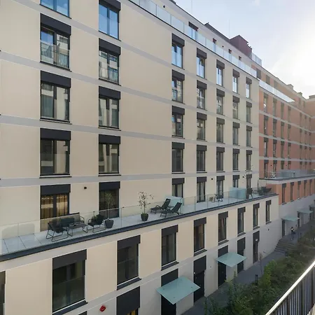 Spacious With Parking Near The Old Town By Renters Apartmán